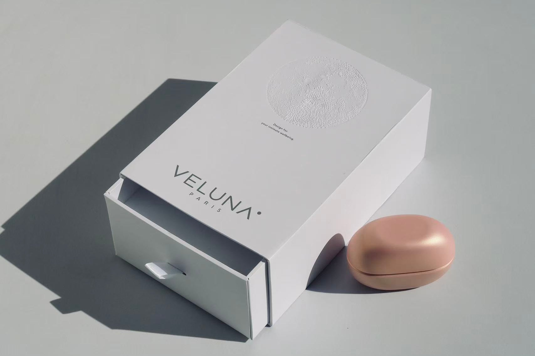 Veluna Cove personal massager with minimalist packaging and protective case