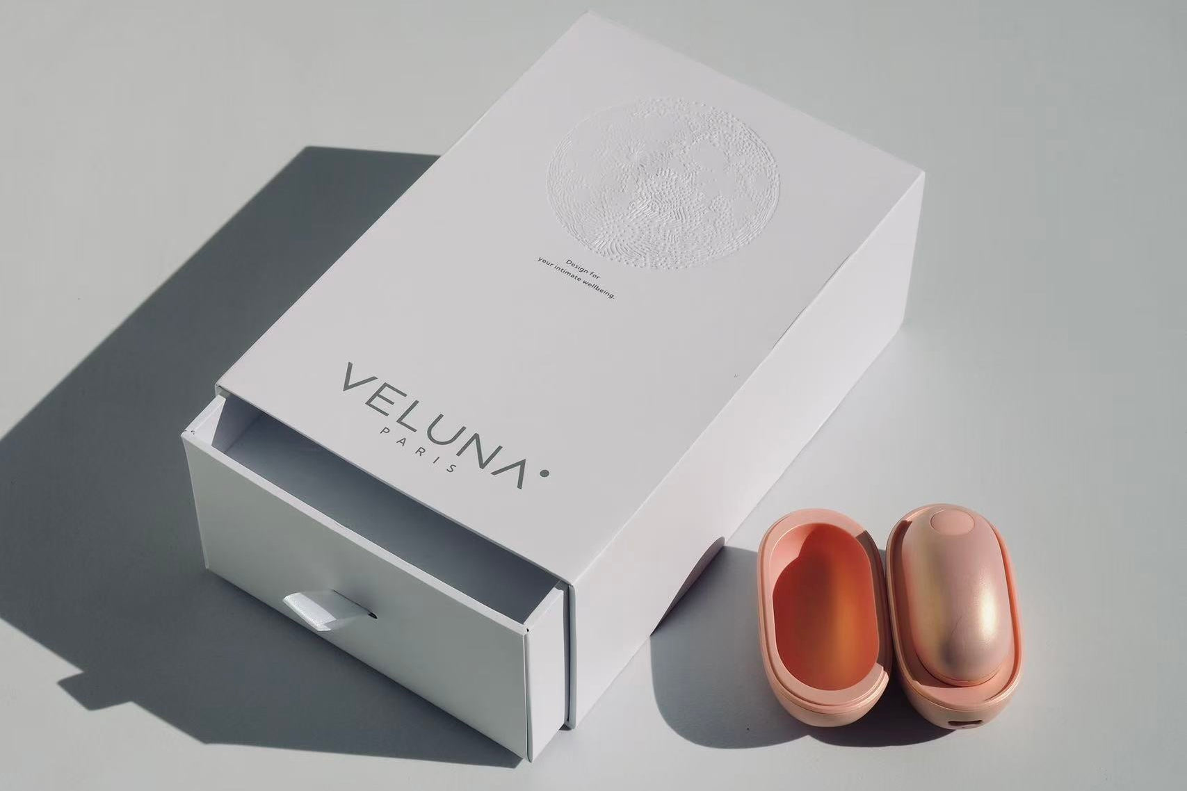 Veluna Cove personal massager with minimalist packaging and protective case